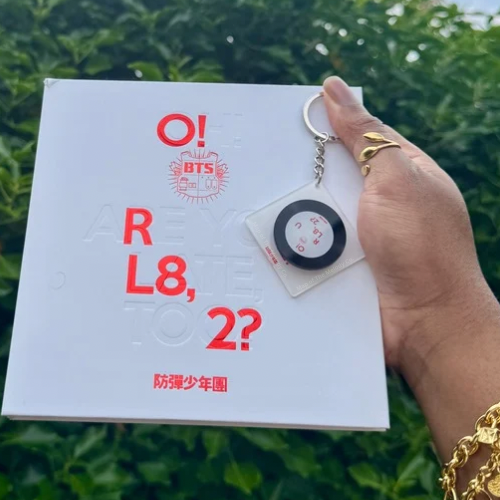 O!UL8,2? Keychain
